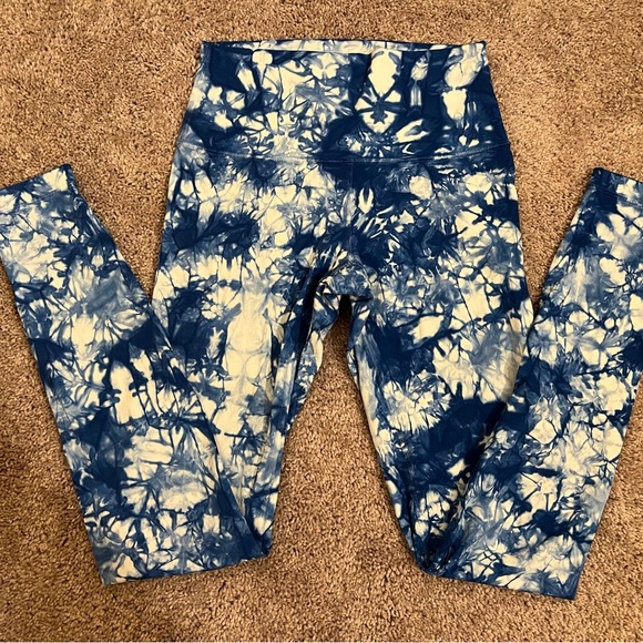 RARE lululemons, size 4, 28”. Super flattering and made to last! - Picture 2 of 3